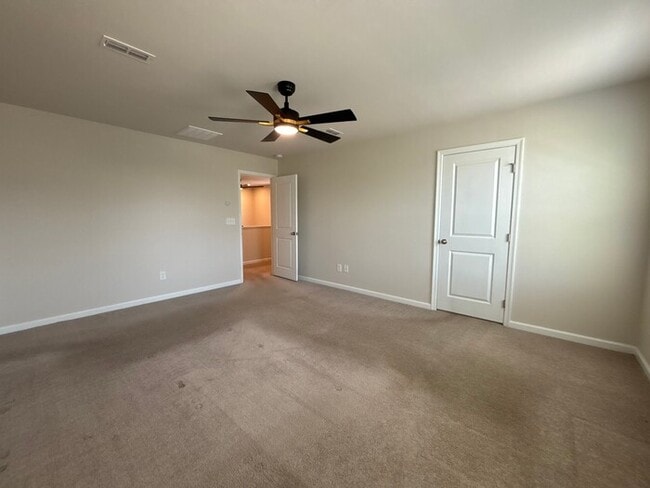 Building Photo - Spacious 5-Bedroom Home in Dillon Lakes