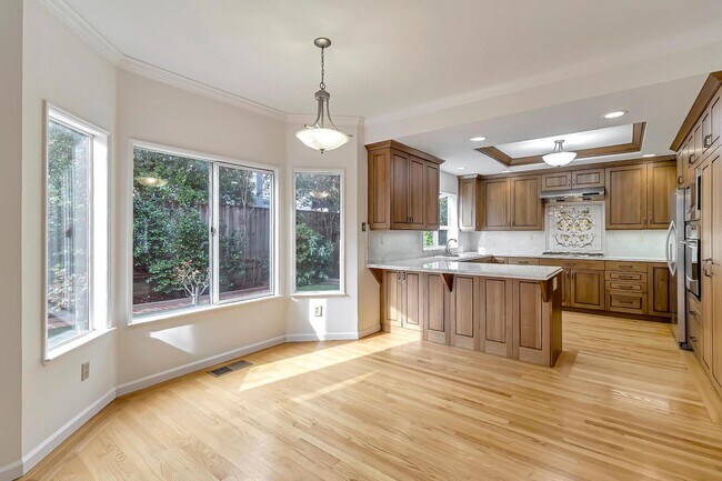 Building Photo - 302 Tadley Ct