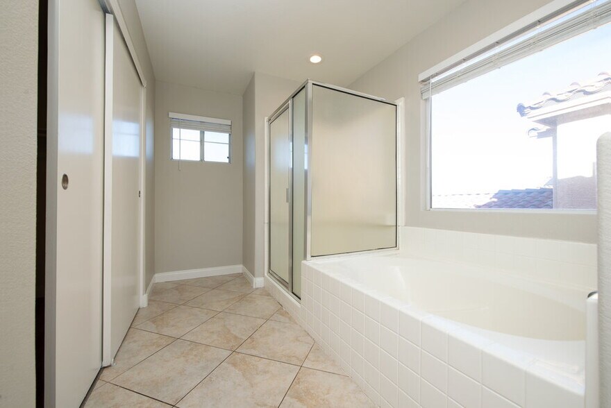 Building Photo - 4034 Warren Rock St