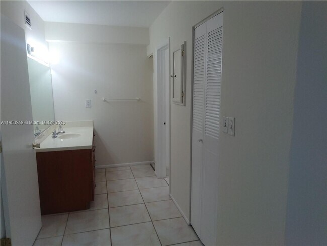 Building Photo - 8335 SW 72nd Ave