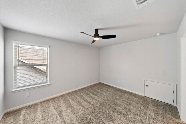 Building Photo - Greenbelt, Second En Suite, Media and Game...