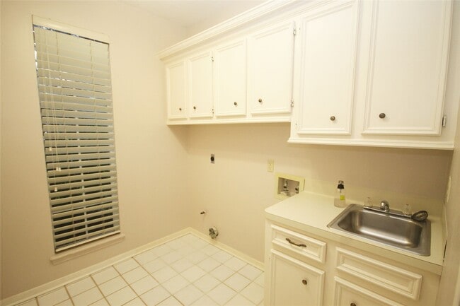 Building Photo - 17703 Forest Park Ln