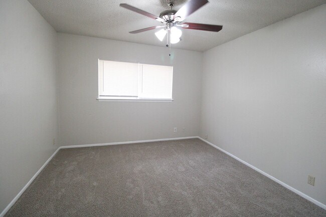 Building Photo - 4724 Oakfield Way