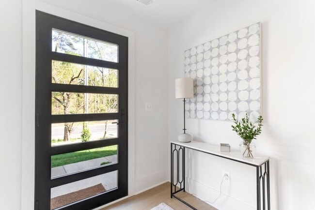 Building Photo - 981- 987 Fifth Street SW