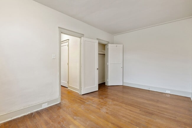 Building Photo - Charming Trolley Square Unit- Showing Frid...