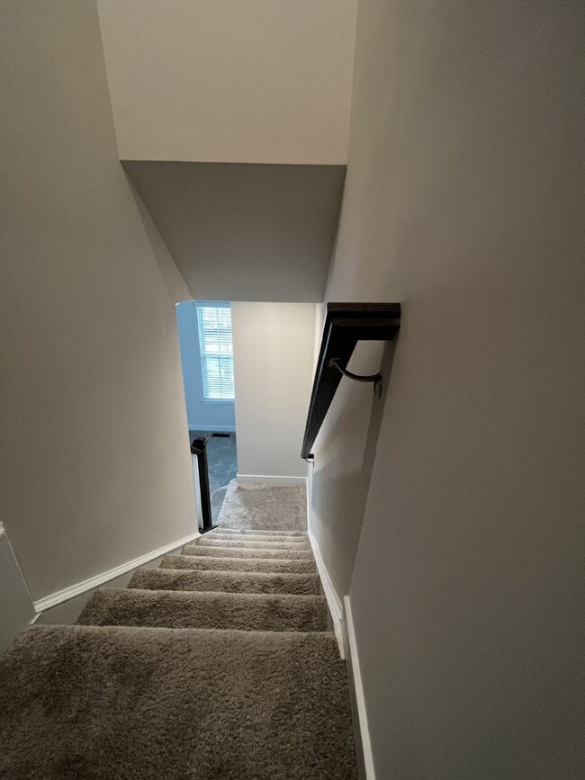 Building Photo - Exceptional 3-Level Corner Unit Townhome w...