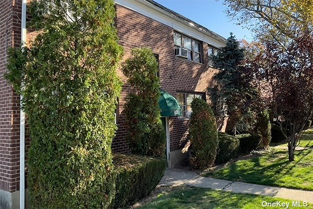 Building Photo - 625 Tulip Ave