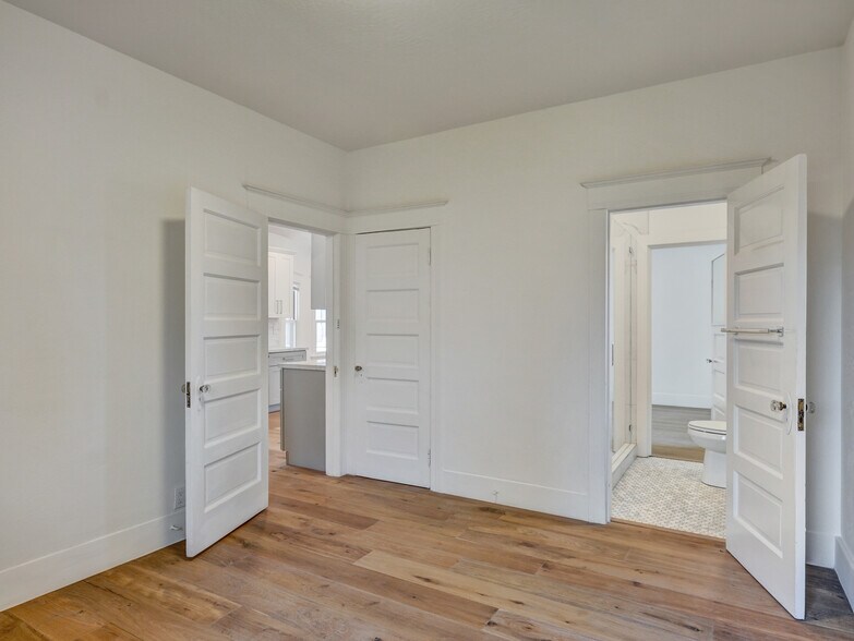 Building Photo - 1075 43rd St