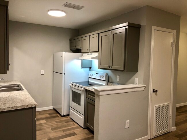 Building Photo - 2905 Highland Ave