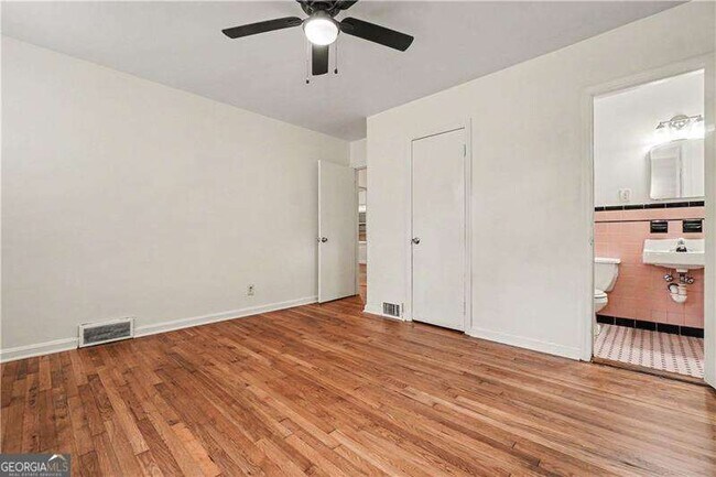 Building Photo - 2939 Belvedere Ln