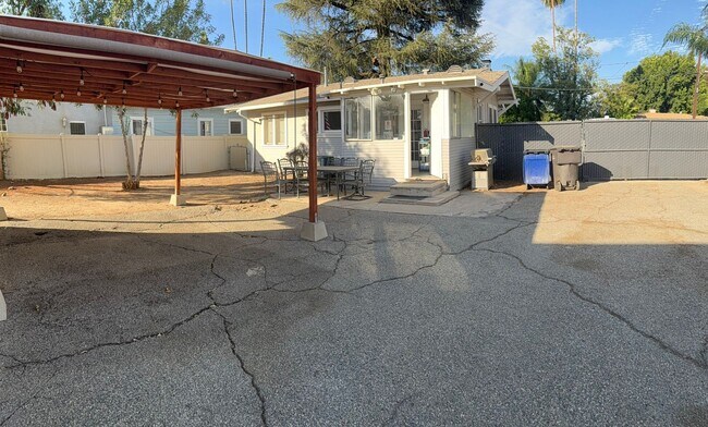 Building Photo - 3862 McKenzie St