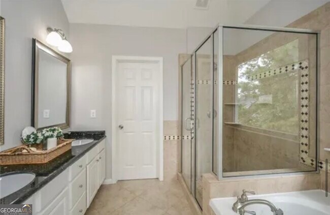Building Photo - 3380 Maple Terrace Dr