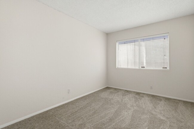 Building Photo - Ready to Move In - Two Bedrooms!