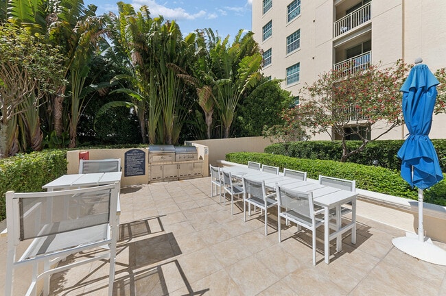 Building Photo - 610 Clematis St