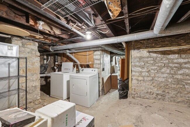 Building Photo - Muir - 308-308 1/2 Wilber Ave