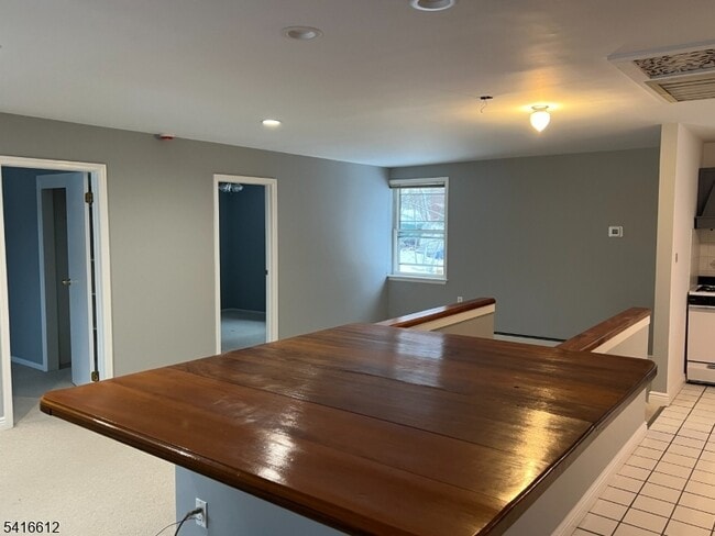 Building Photo - 18 Montrose Ave