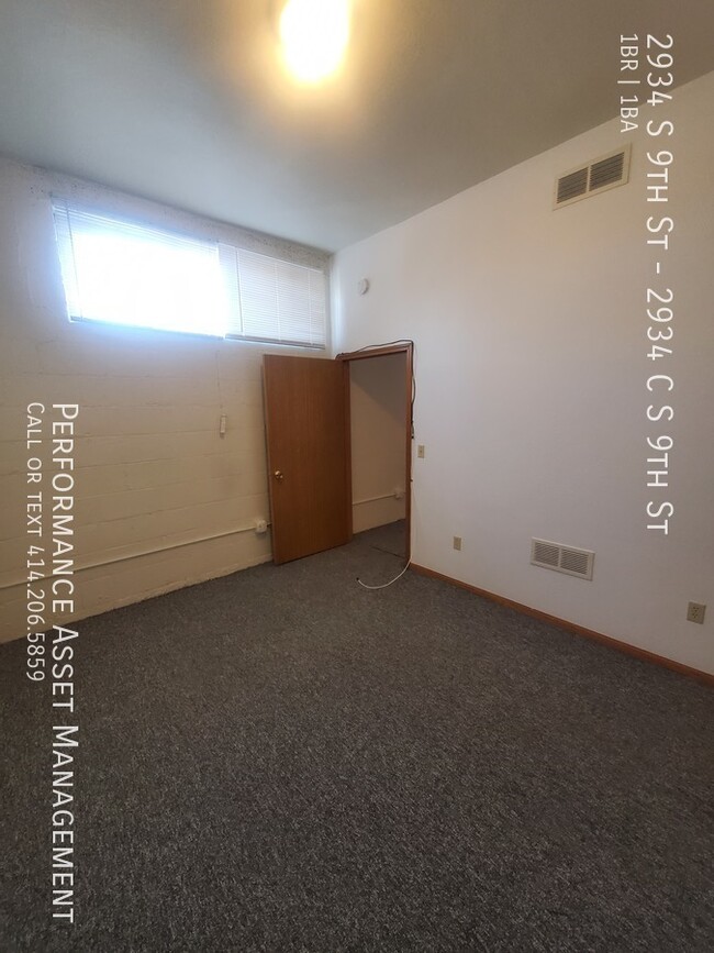 Building Photo - Spacious 1BED/1BATH Southside Apartment