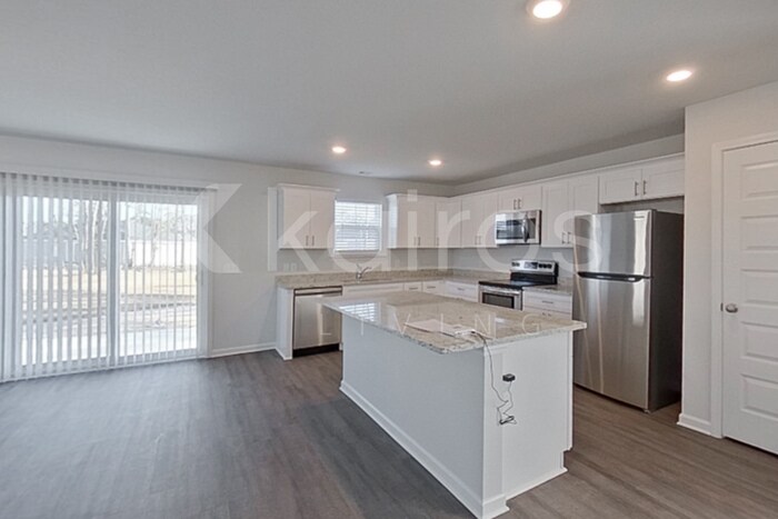 Building Photo - 301 Hemlock Ct