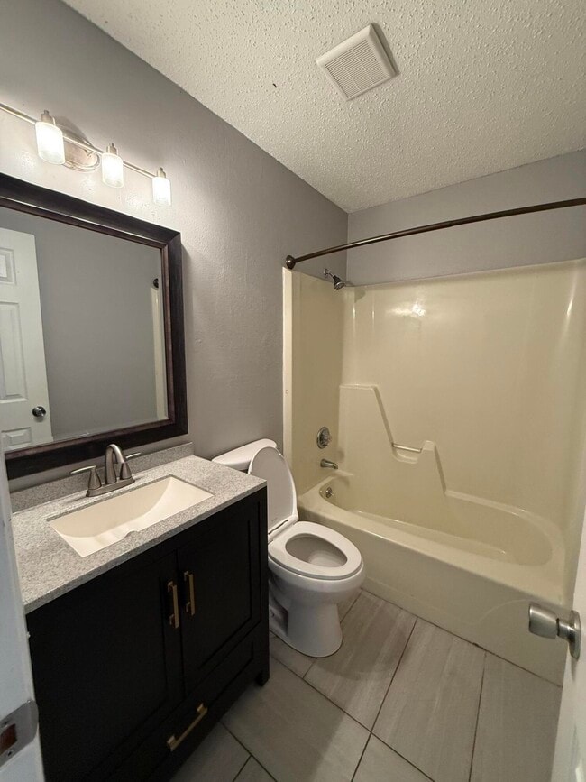 Building Photo - 204 Devon Ct