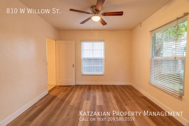 Building Photo - Large 2-Story 1-Bedroom 1.5 Bath Midtown T...