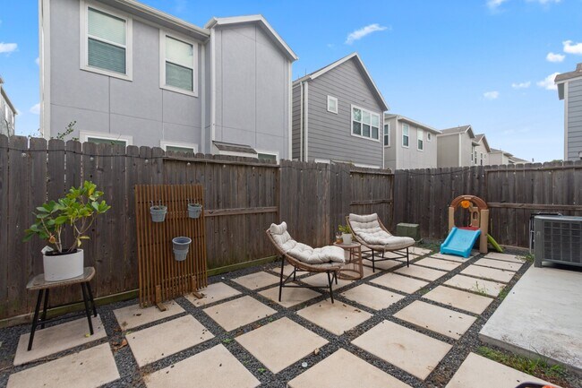 Building Photo - 5426 Oriente Ln