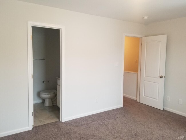 Building Photo - 104 Squire Cir