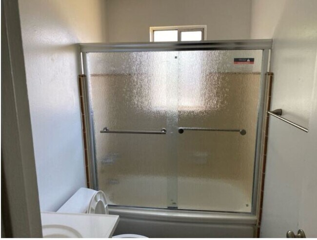 Building Photo - Move-In Ready 2BR Duplex — South Sacramento, Pets OK
