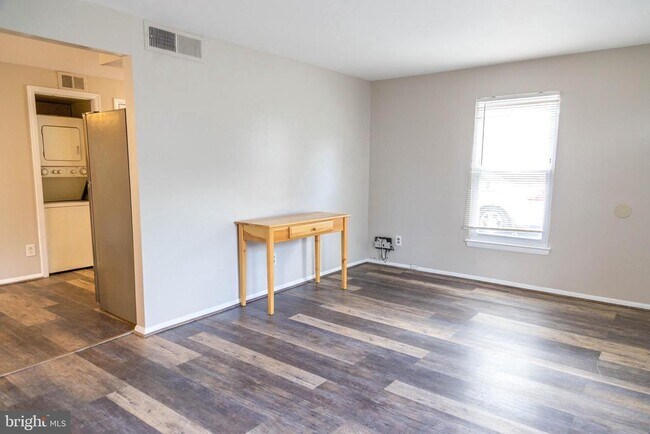 Building Photo - 12 W Wayne Terrace