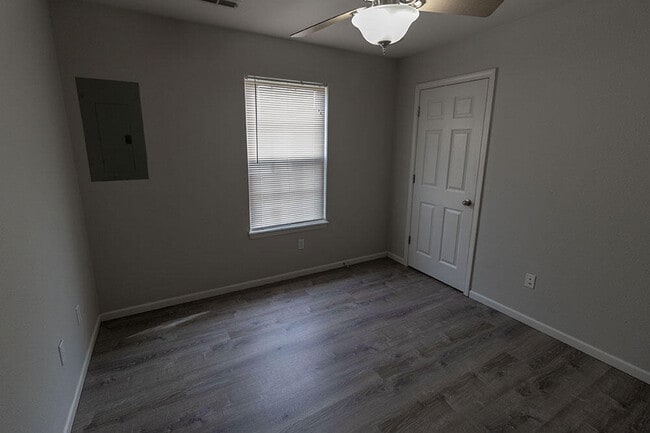 Building Photo - 3916 Snowy Owl Dr
