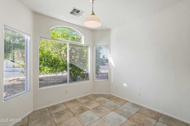 Building Photo - 14568 W Crocus Dr