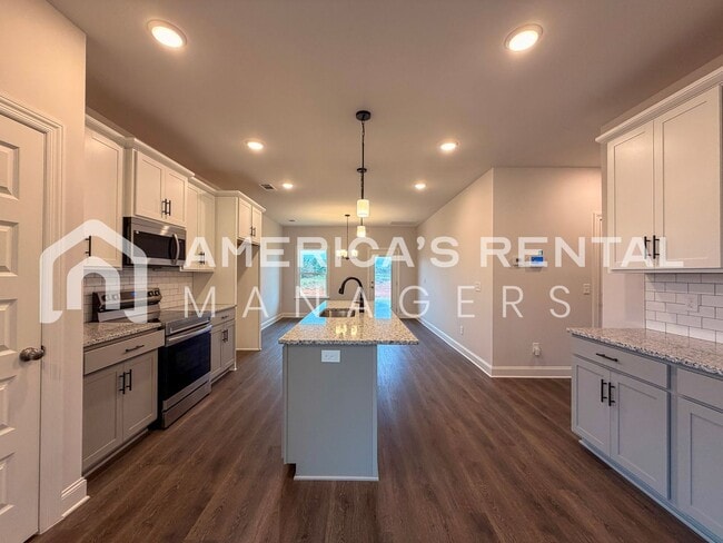 Building Photo - Elegant 4 Bedroom Retreat in Meridianville!
