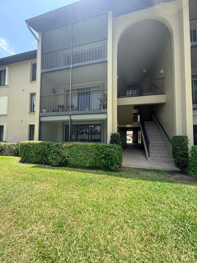 Building Photo - 703 Sunny Pine Way