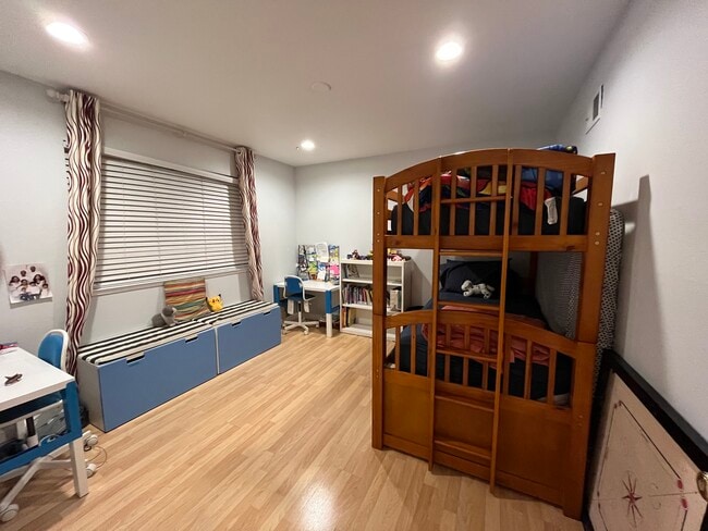 Building Photo - 622 Clauser Dr