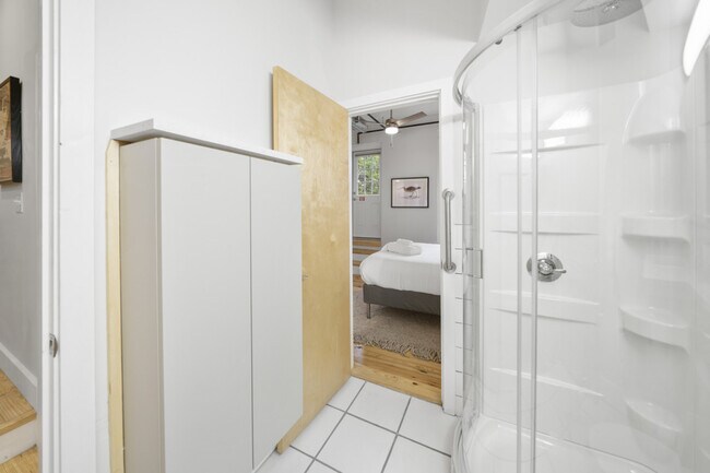 Building Photo - 122 W Elder St