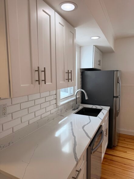 Building Photo - 30 Clark St