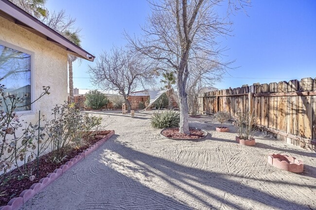 Building Photo - 3 bedroom, 2 bath with large living room and brick fireplace.  Good size kitchen with tons of cab...