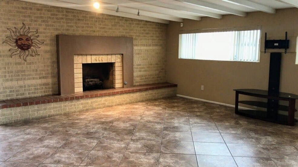 Approximately 400 sqft Bonus room with decorative fireplace. Separate front and rear entrance door that leads to the patio. - 4342 N Radin Ave