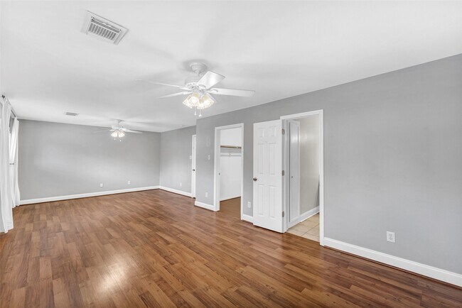 Building Photo - 1553 W Sam Houston Pkwy S