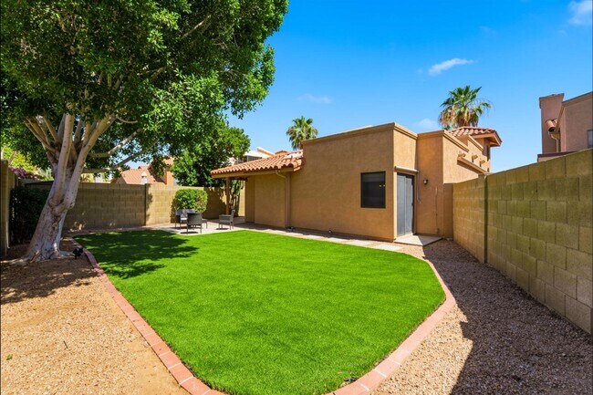 Building Photo - Move-in-ready home available furnished or unfurnished to suit your lifestyle!!