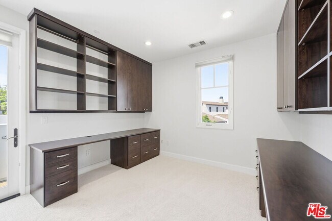 Building Photo - 13079 Bluff Creek Dr