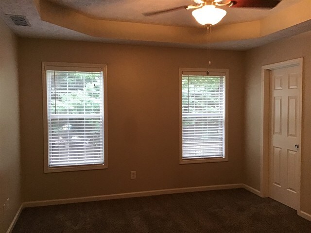 Building Photo - 2535 Lakeview Trl