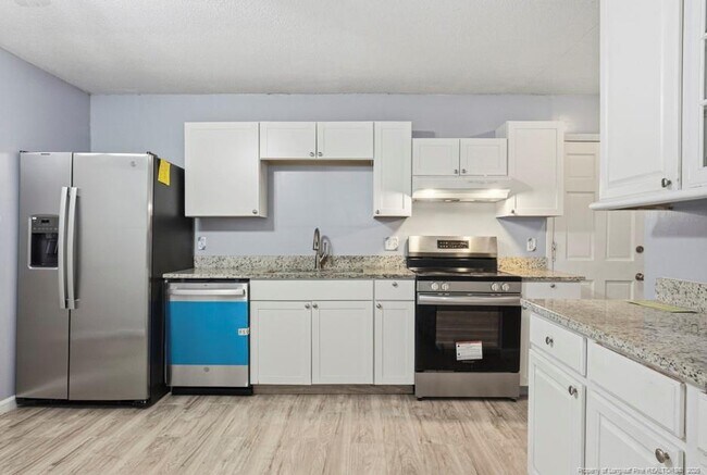 Building Photo - 815 Bedrock Dr