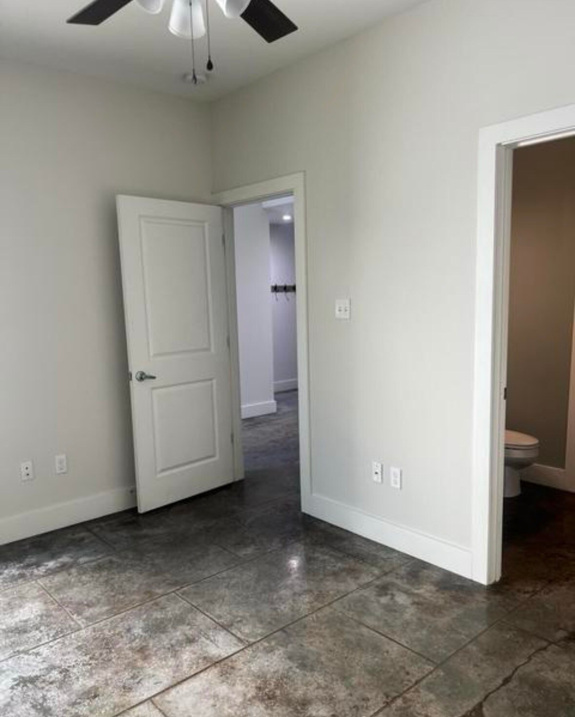Building Photo - 212 Highland Oaks Ln