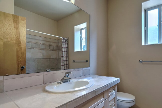 Building Photo - Gorgeous, Custom 4 bed, 3 bath Pet-Friendl...