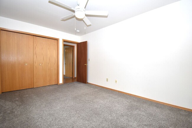 Building Photo - 3BD, 1BA Top Floor Unit
