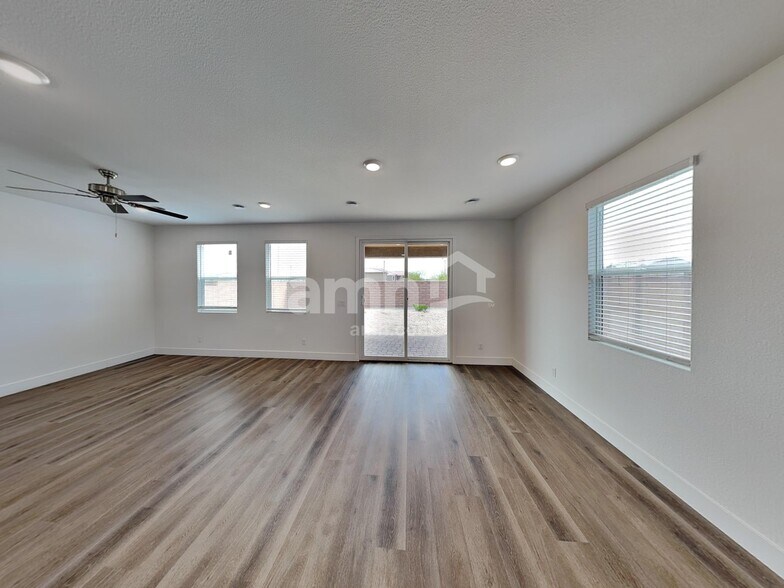 Building Photo - 11122 Magallanes St