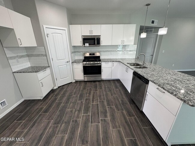 Building Photo - 13852 Paseo Alegre Dr