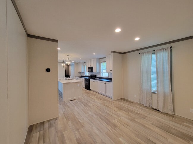 Building Photo - 5080 Cove Ct