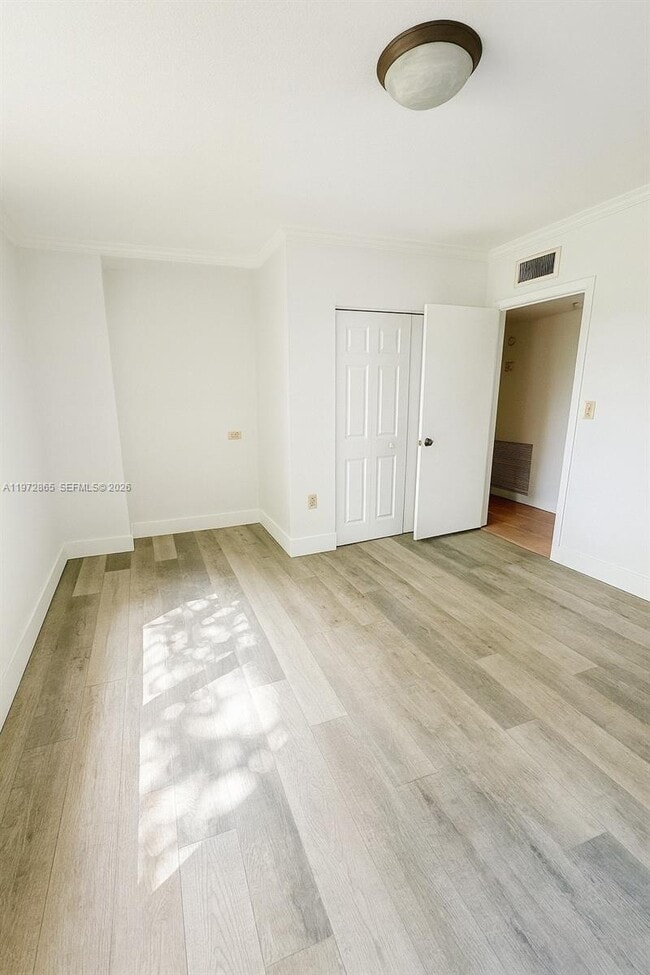 Building Photo - 800 NE 199th St