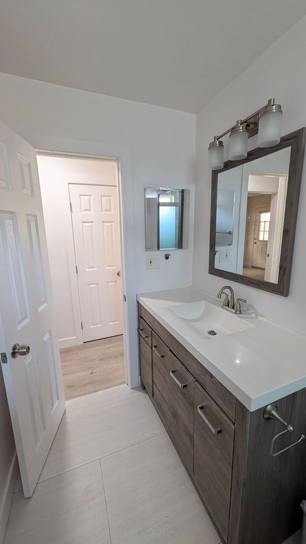 Building Photo - Charming 2-bedroom, 1-bath home in Imperial Beach just two blocks from the beach